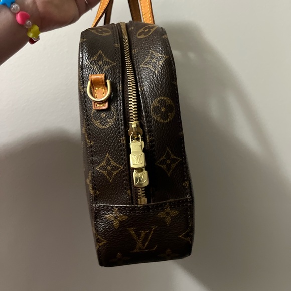 Louis Vuitton Brown Mini Bag with Iconic Monogram Pattern and Compact Design - Picture 2 of 8